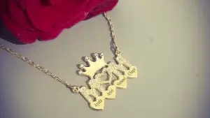 Mom is Queen Necklace
