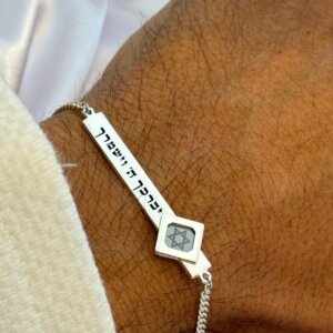 צמיד חריטה אישי בשילוב צ׳יפ על התנ״ך